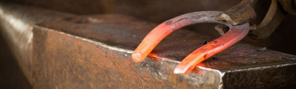 Einen Schmiedeherd bauen: Materialien und Tipps